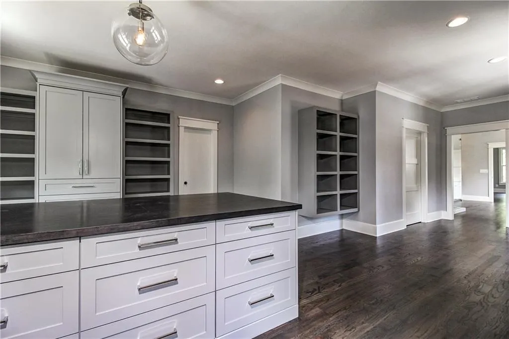 5217 Lake Forrest Drive, Atlanta, Georgia 30342, 5 Bedrooms Bedrooms, ,6 BathroomsBathrooms,Residential,Sold,5217 Lake Forrest Drive,5526421