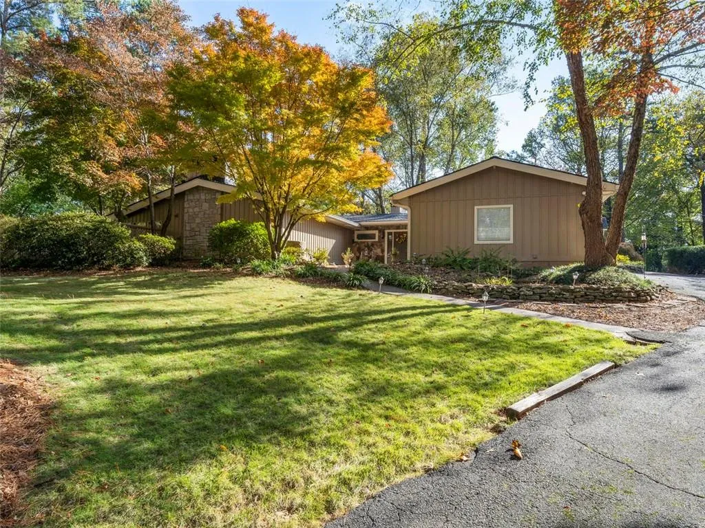 985 Hightower Trail, Sandy Springs, Georgia 30350, 3 Bedrooms Bedrooms, ,3 BathroomsBathrooms,Residential,Sold,985 Hightower Trail,6663656