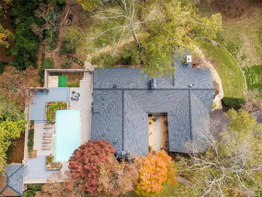 985 Hightower Trail, Sandy Springs, Georgia 30350, 3 Bedrooms Bedrooms, ,3 BathroomsBathrooms,Residential,Sold,985 Hightower Trail,6663656