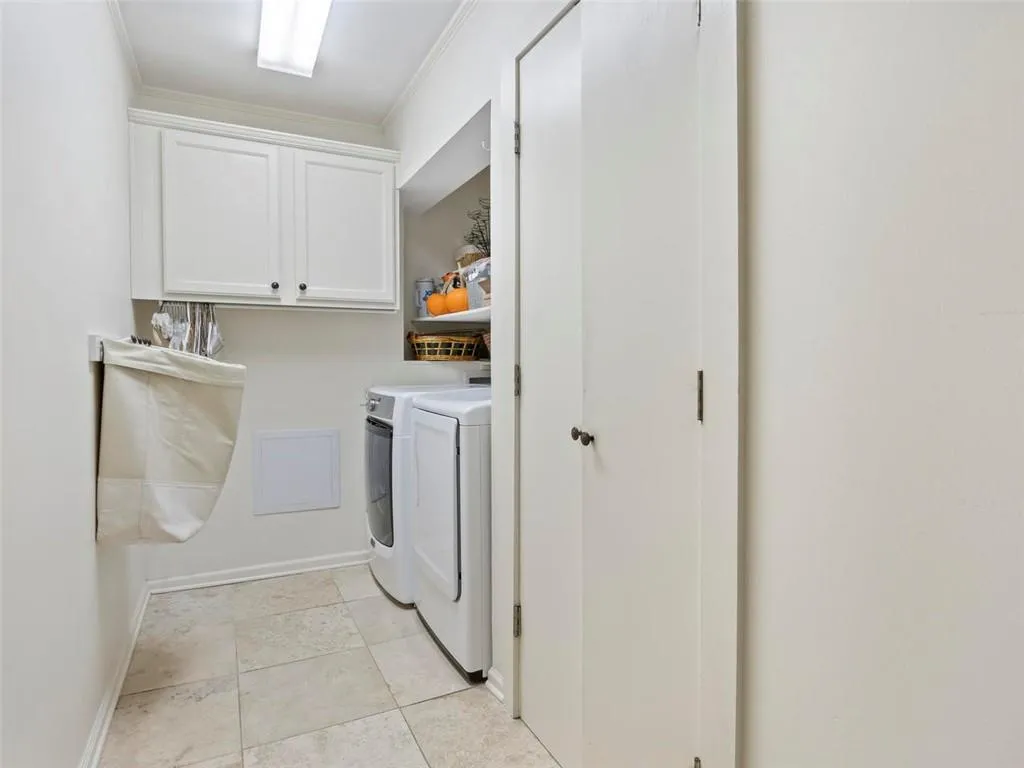 985 Hightower Trail, Sandy Springs, Georgia 30350, 3 Bedrooms Bedrooms, ,3 BathroomsBathrooms,Residential,Sold,985 Hightower Trail,6663656