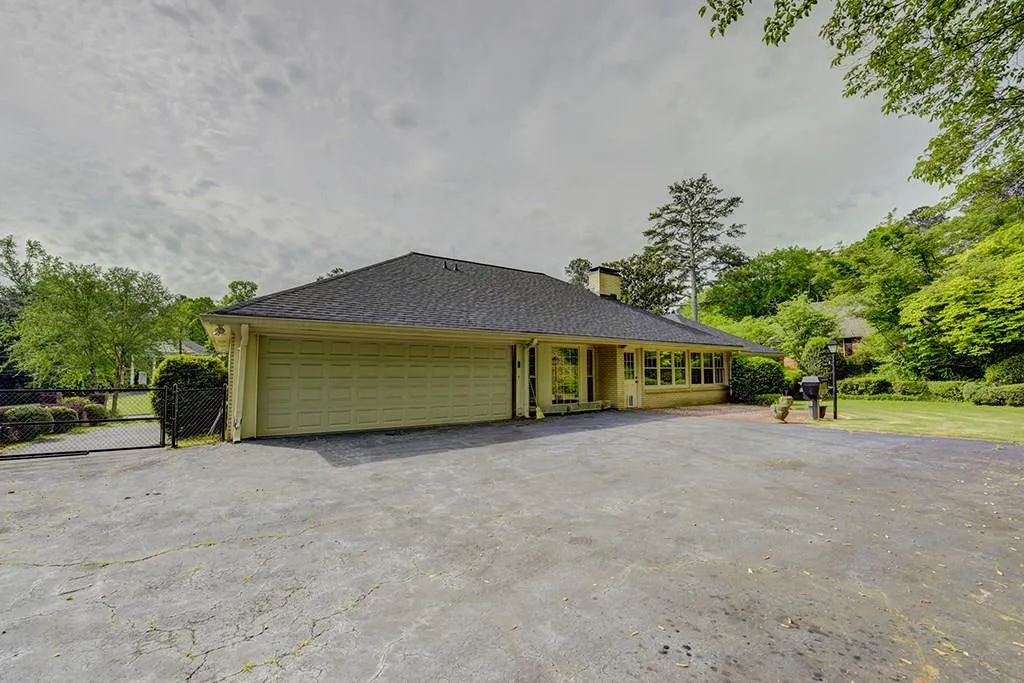 6210 Riverwood Drive, Sandy Springs, Georgia 30328, 4 Bedrooms Bedrooms, ,4 BathroomsBathrooms,Residential,Sold,6210 Riverwood Drive,6009036