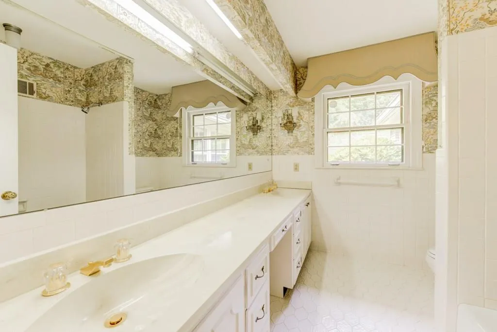 6210 Riverwood Drive, Sandy Springs, Georgia 30328, 4 Bedrooms Bedrooms, ,4 BathroomsBathrooms,Residential,Sold,6210 Riverwood Drive,6009036