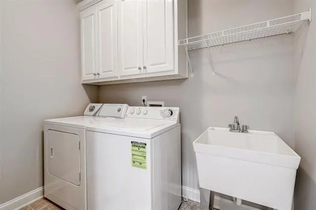 5492 Glenridge Drive Unit 512, Atlanta, Georgia 30342, 4 Bedrooms Bedrooms, ,3 BathroomsBathrooms,Residential,Sold,5492 Glenridge Drive Unit 512,6825560