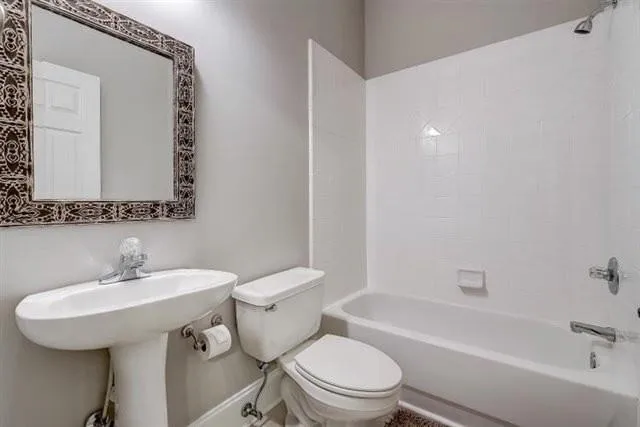 5492 Glenridge Drive Unit 512, Atlanta, Georgia 30342, 4 Bedrooms Bedrooms, ,3 BathroomsBathrooms,Residential,Sold,5492 Glenridge Drive Unit 512,6825560