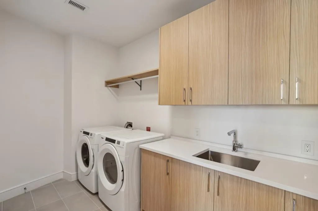 2425 Peachtree Road Ne Unit 701, Atlanta, Georgia 30305, 3 Bedrooms Bedrooms, ,3 BathroomsBathrooms,Residential,For Sale,2425 Peachtree Road Ne Unit 701,7508640