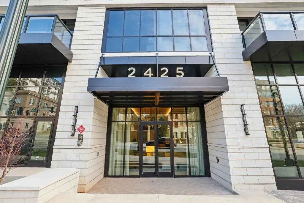 2425 Peachtree Road Ne Unit 701, Atlanta, Georgia 30305, 3 Bedrooms Bedrooms, ,3 BathroomsBathrooms,Residential,For Sale,2425 Peachtree Road Ne Unit 701,7508640