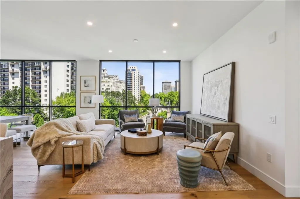 2425 Peachtree Road Ne Unit 701, Atlanta, Georgia 30305, 3 Bedrooms Bedrooms, ,3 BathroomsBathrooms,Residential,For Sale,2425 Peachtree Road Ne Unit 701,7508640