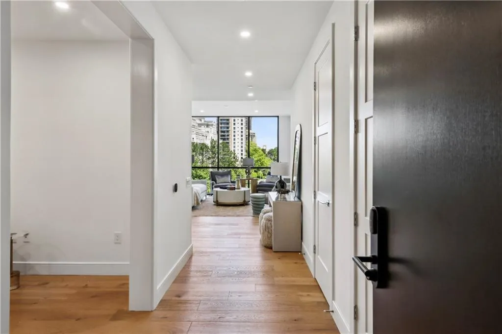 2425 Peachtree Road Ne Unit 701, Atlanta, Georgia 30305, 3 Bedrooms Bedrooms, ,3 BathroomsBathrooms,Residential,For Sale,2425 Peachtree Road Ne Unit 701,7508640