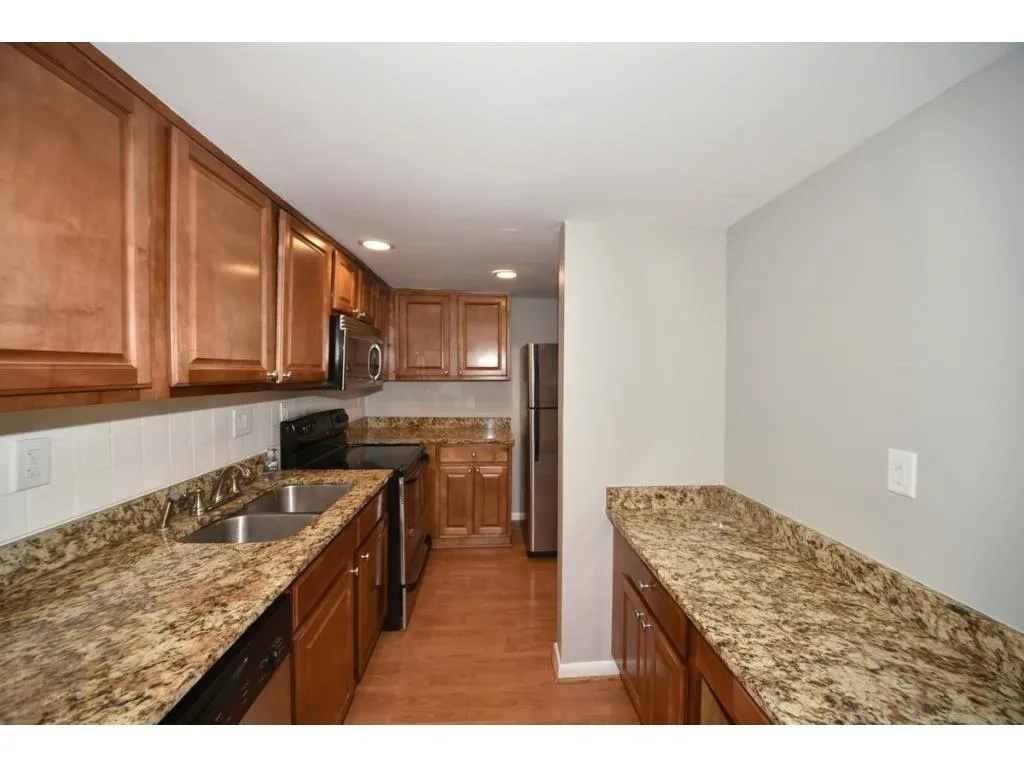6900 Roswell Road Unit Q8, Atlanta, Georgia 30328, 2 Bedrooms Bedrooms, ,2 BathroomsBathrooms,Residential,Sold,6900 Roswell Road Unit Q8,5998615