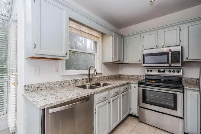 7500 Roswell Road Unit 72, Sandy Springs, Georgia 30350, 2 Bedrooms Bedrooms, ,2 BathroomsBathrooms,Residential,Sold,7500 Roswell Road Unit 72,7018704