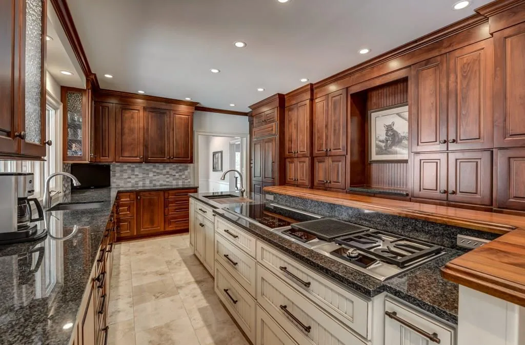 1905 Spalding Drive, Sandy Springs, Georgia 30350, 6 Bedrooms Bedrooms, ,5 BathroomsBathrooms,Residential,Sold,1905 Spalding Drive,6551480