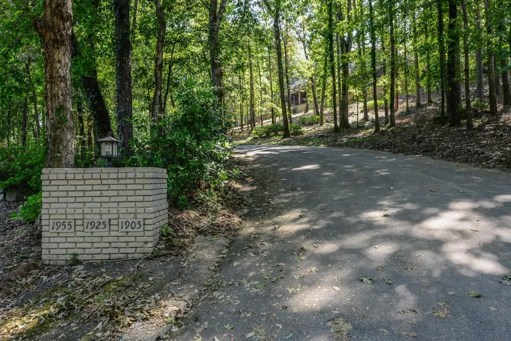 1905 Spalding Drive, Sandy Springs, Georgia 30350, 6 Bedrooms Bedrooms, ,5 BathroomsBathrooms,Residential,Sold,1905 Spalding Drive,6551480