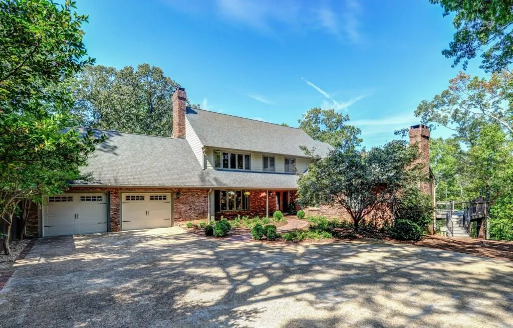 1905 Spalding Drive, Sandy Springs, Georgia 30350, 6 Bedrooms Bedrooms, ,5 BathroomsBathrooms,Residential,Sold,1905 Spalding Drive,6551480