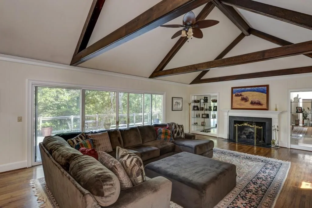 1905 Spalding Drive, Sandy Springs, Georgia 30350, 6 Bedrooms Bedrooms, ,5 BathroomsBathrooms,Residential,Sold,1905 Spalding Drive,6551480