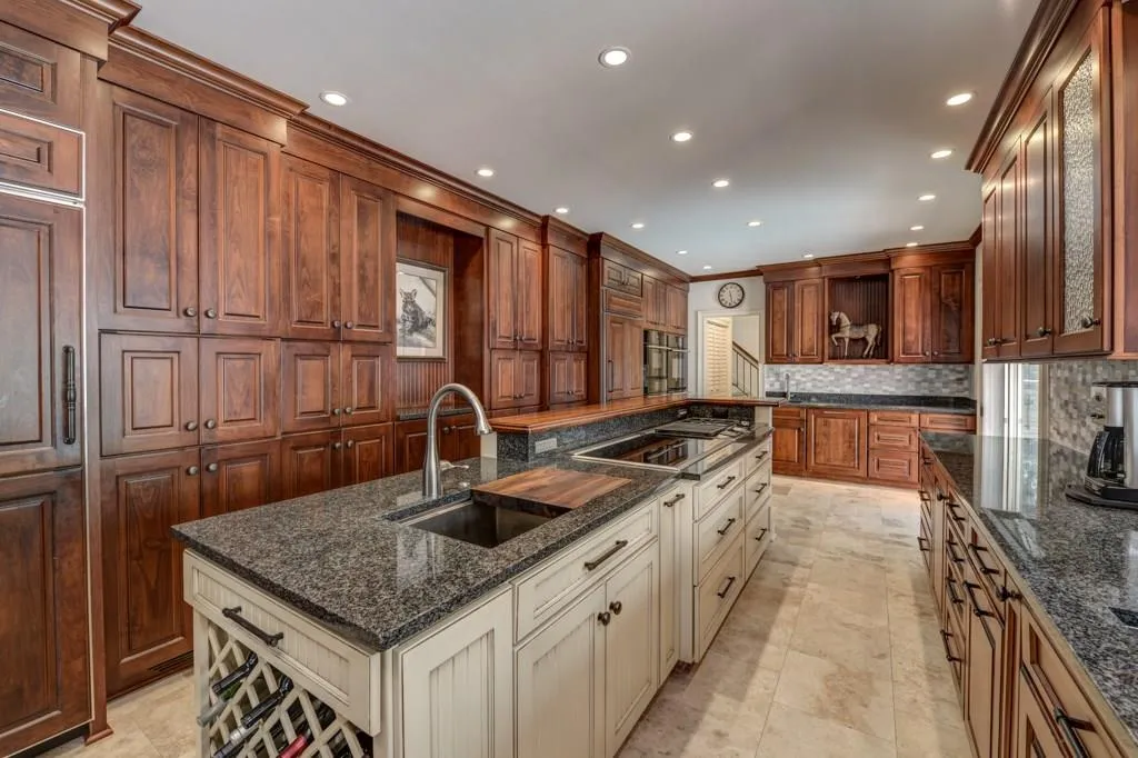 1905 Spalding Drive, Sandy Springs, Georgia 30350, 6 Bedrooms Bedrooms, ,5 BathroomsBathrooms,Residential,Sold,1905 Spalding Drive,6551480