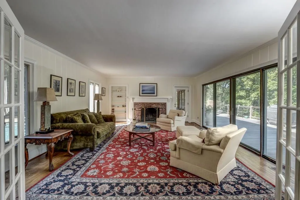 1905 Spalding Drive, Sandy Springs, Georgia 30350, 6 Bedrooms Bedrooms, ,5 BathroomsBathrooms,Residential,Sold,1905 Spalding Drive,6551480