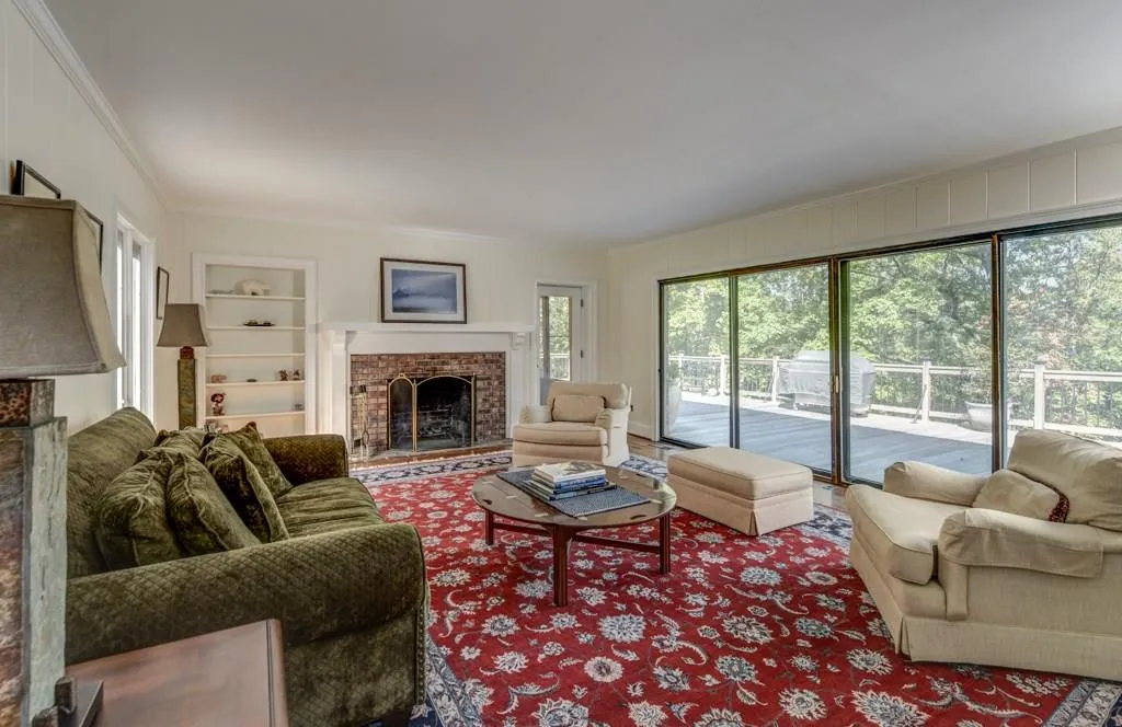 1905 Spalding Drive, Sandy Springs, Georgia 30350, 6 Bedrooms Bedrooms, ,5 BathroomsBathrooms,Residential,Sold,1905 Spalding Drive,6551480