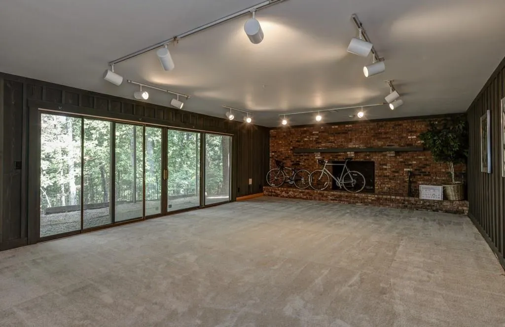 1905 Spalding Drive, Sandy Springs, Georgia 30350, 6 Bedrooms Bedrooms, ,5 BathroomsBathrooms,Residential,Sold,1905 Spalding Drive,6551480