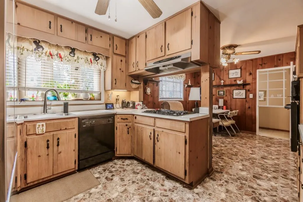 42 West Belle Isle Road Ne, Atlanta, Georgia 30342, 4 Bedrooms Bedrooms, ,2 BathroomsBathrooms,Residential,Sold,42 West Belle Isle Road Ne,7521279