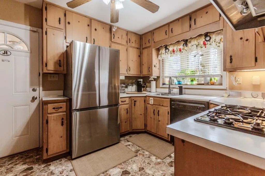 42 West Belle Isle Road Ne, Atlanta, Georgia 30342, 4 Bedrooms Bedrooms, ,2 BathroomsBathrooms,Residential,Sold,42 West Belle Isle Road Ne,7521279