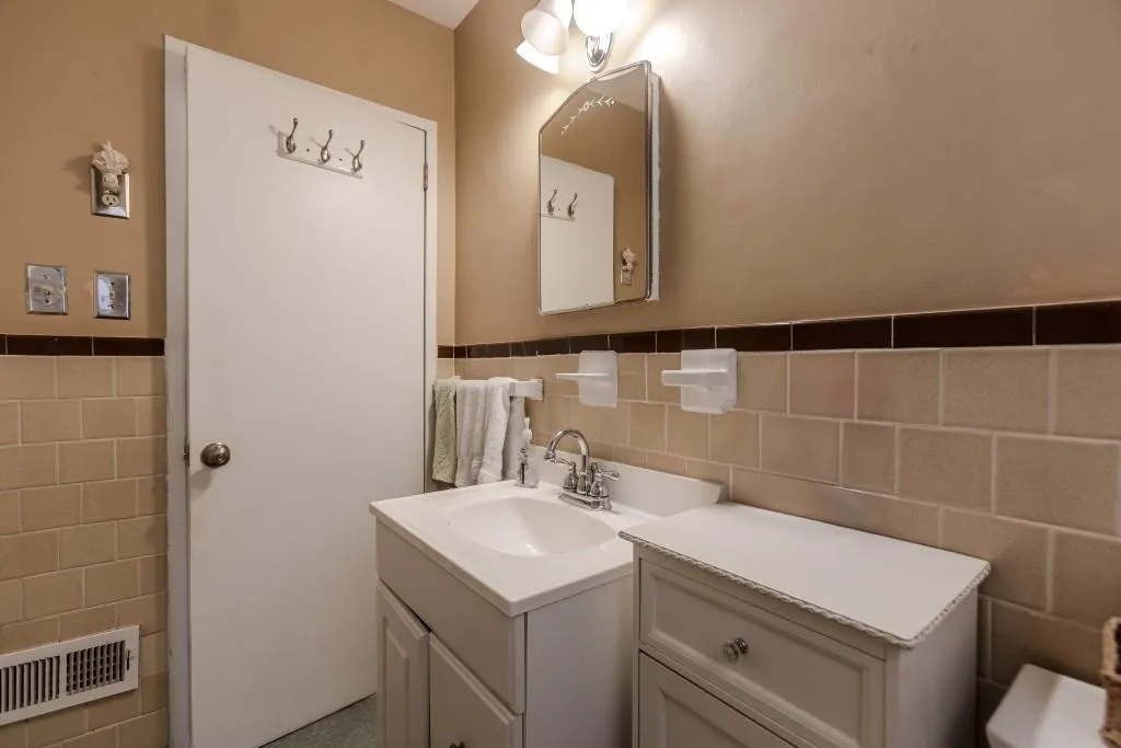 42 West Belle Isle Road Ne, Atlanta, Georgia 30342, 4 Bedrooms Bedrooms, ,2 BathroomsBathrooms,Residential,Sold,42 West Belle Isle Road Ne,7521279
