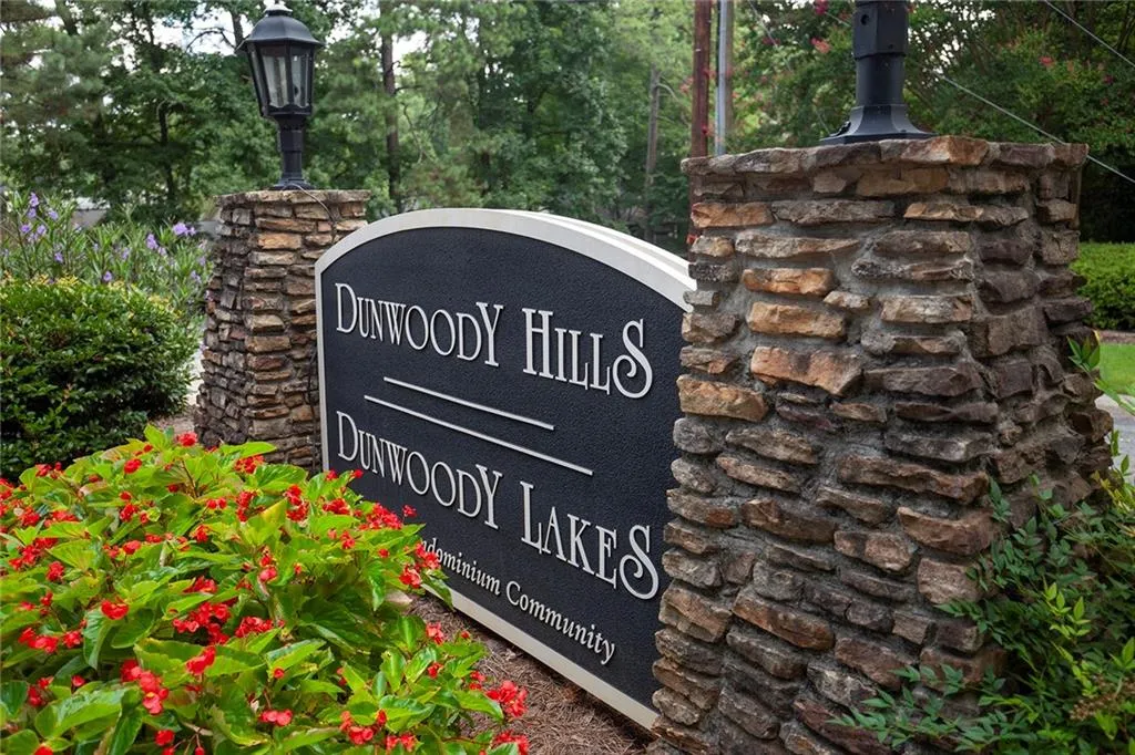 203 Natchez Trace, Sandy Springs, Georgia 30350, 2 Bedrooms Bedrooms, ,1 BathroomBathrooms,Residential,Sold,203 Natchez Trace,7098381