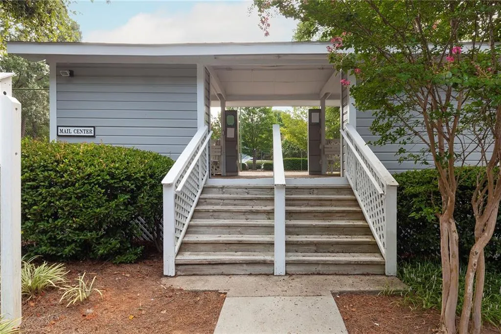 203 Natchez Trace, Sandy Springs, Georgia 30350, 2 Bedrooms Bedrooms, ,1 BathroomBathrooms,Residential,Sold,203 Natchez Trace,7098381