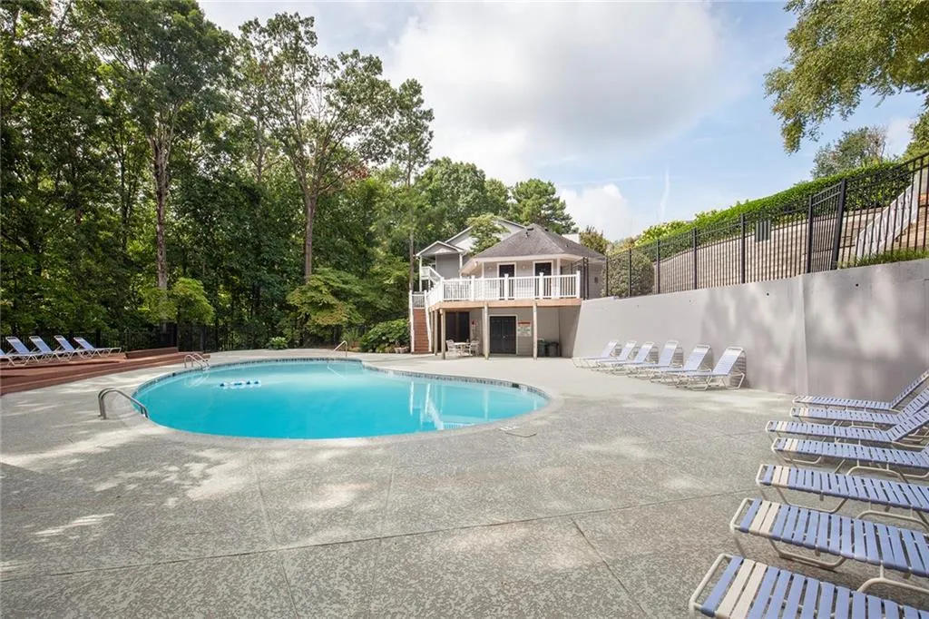 203 Natchez Trace, Sandy Springs, Georgia 30350, 2 Bedrooms Bedrooms, ,1 BathroomBathrooms,Residential,Sold,203 Natchez Trace,7098381