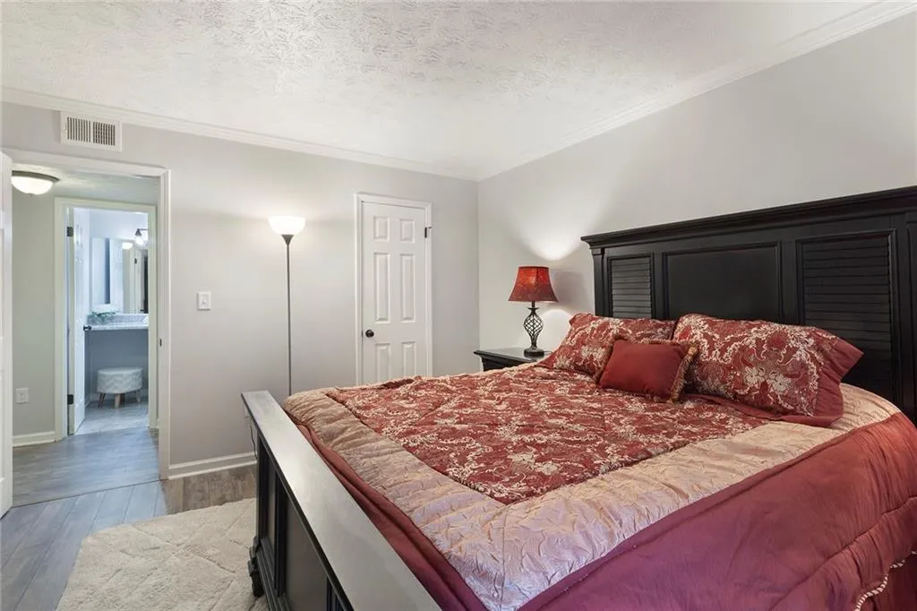 203 Natchez Trace, Sandy Springs, Georgia 30350, 2 Bedrooms Bedrooms, ,1 BathroomBathrooms,Residential,Sold,203 Natchez Trace,7098381
