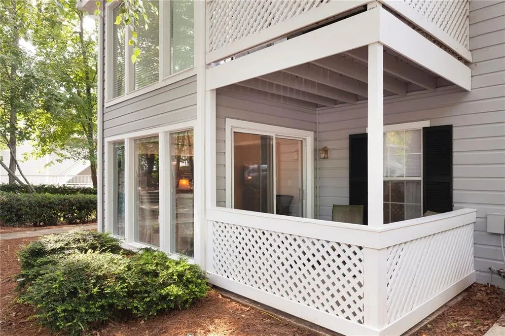 203 Natchez Trace, Sandy Springs, Georgia 30350, 2 Bedrooms Bedrooms, ,1 BathroomBathrooms,Residential,Sold,203 Natchez Trace,7098381