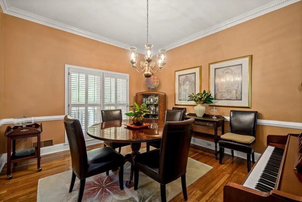 6980 Northgreen Drive, Sandy Springs, Georgia 30328, 3 Bedrooms Bedrooms, ,2 BathroomsBathrooms,Residential,Sold,6980 Northgreen Drive,6938520