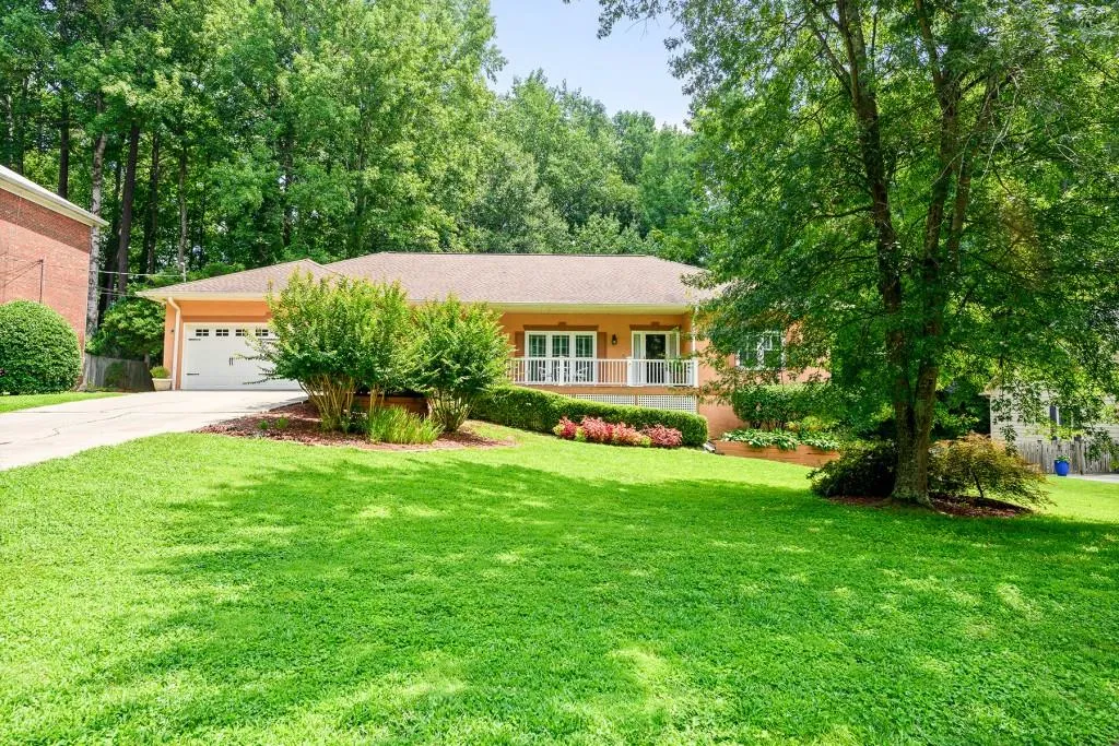 6980 Northgreen Drive, Sandy Springs, Georgia 30328, 3 Bedrooms Bedrooms, ,2 BathroomsBathrooms,Residential,Sold,6980 Northgreen Drive,6938520