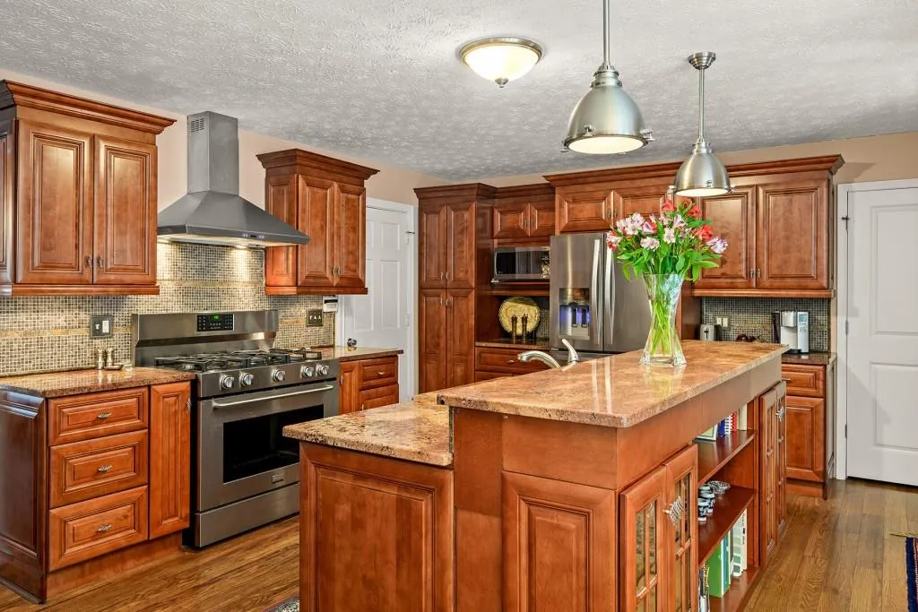 6980 Northgreen Drive, Sandy Springs, Georgia 30328, 3 Bedrooms Bedrooms, ,2 BathroomsBathrooms,Residential,Sold,6980 Northgreen Drive,6938520