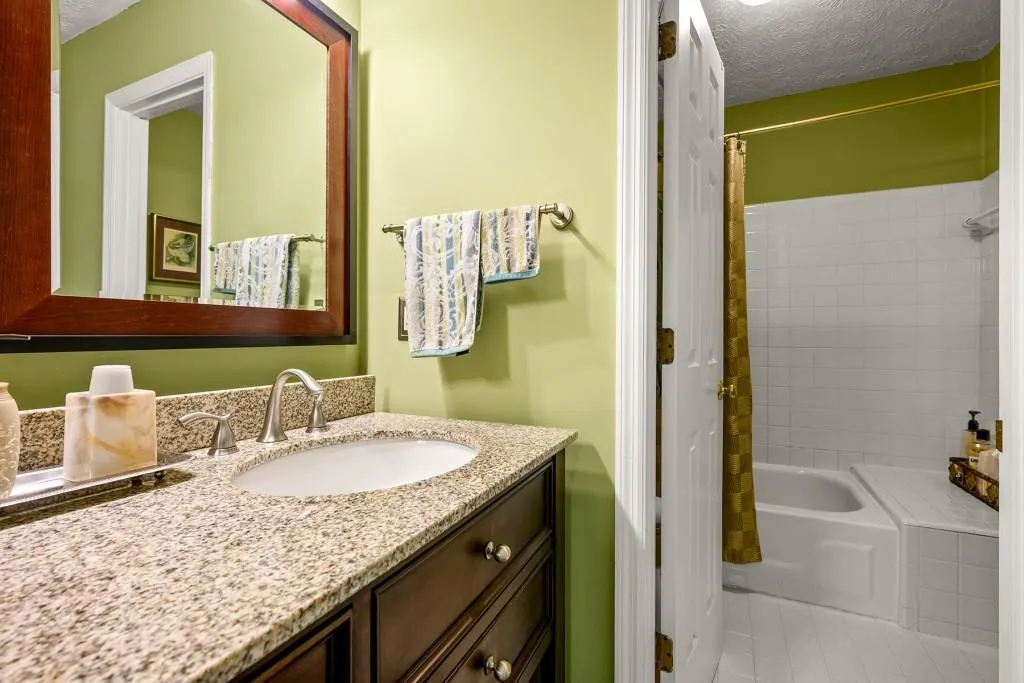 6980 Northgreen Drive, Sandy Springs, Georgia 30328, 3 Bedrooms Bedrooms, ,2 BathroomsBathrooms,Residential,Sold,6980 Northgreen Drive,6938520