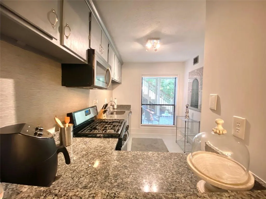 1205 Woodcliff Drive, Atlanta, Georgia 30350, 2 Bedrooms Bedrooms, ,2 BathroomsBathrooms,Residential,Sold,1205 Woodcliff Drive,7090450
