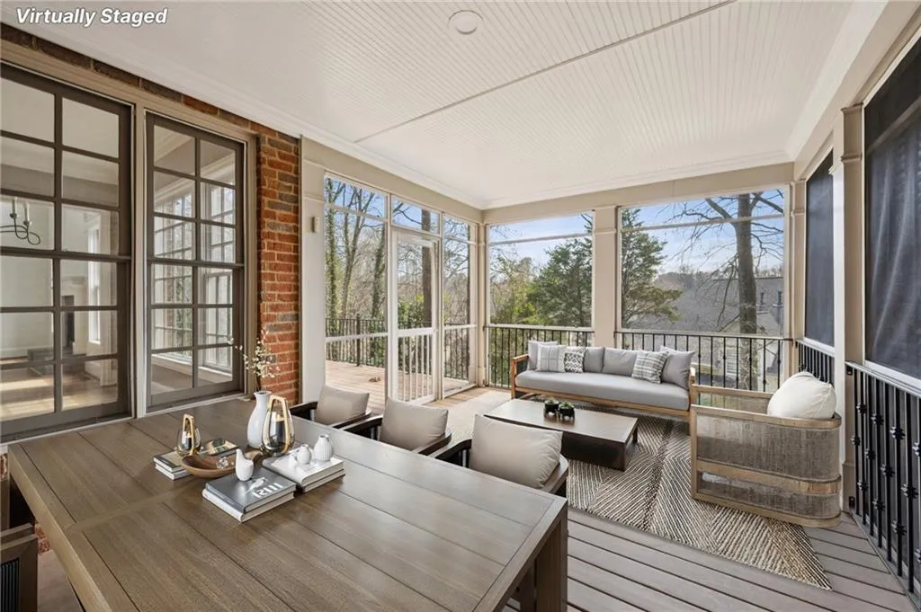 Sunroom / solarium featuring outdoor lounge area