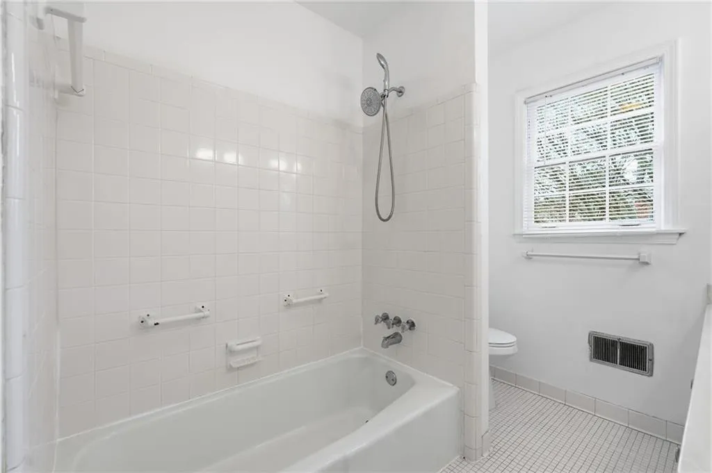 585 Spalding Drive, Atlanta, Georgia 30328, 4 Bedrooms Bedrooms, ,3 BathroomsBathrooms,Residential,Sold,585 Spalding Drive,7709413