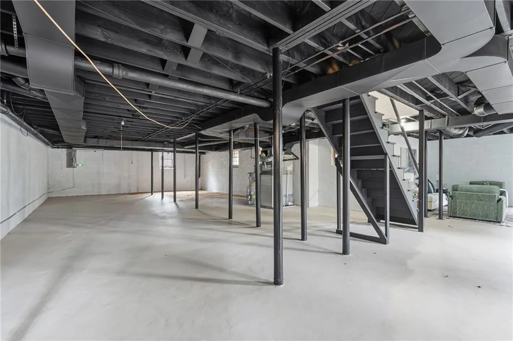 585 Spalding Drive, Atlanta, Georgia 30328, 4 Bedrooms Bedrooms, ,3 BathroomsBathrooms,Residential,Sold,585 Spalding Drive,7709413