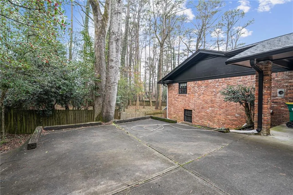 585 Spalding Drive, Atlanta, Georgia 30328, 4 Bedrooms Bedrooms, ,3 BathroomsBathrooms,Residential,Sold,585 Spalding Drive,7709413