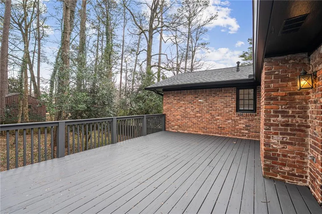 585 Spalding Drive, Atlanta, Georgia 30328, 4 Bedrooms Bedrooms, ,3 BathroomsBathrooms,Residential,Sold,585 Spalding Drive,7709413