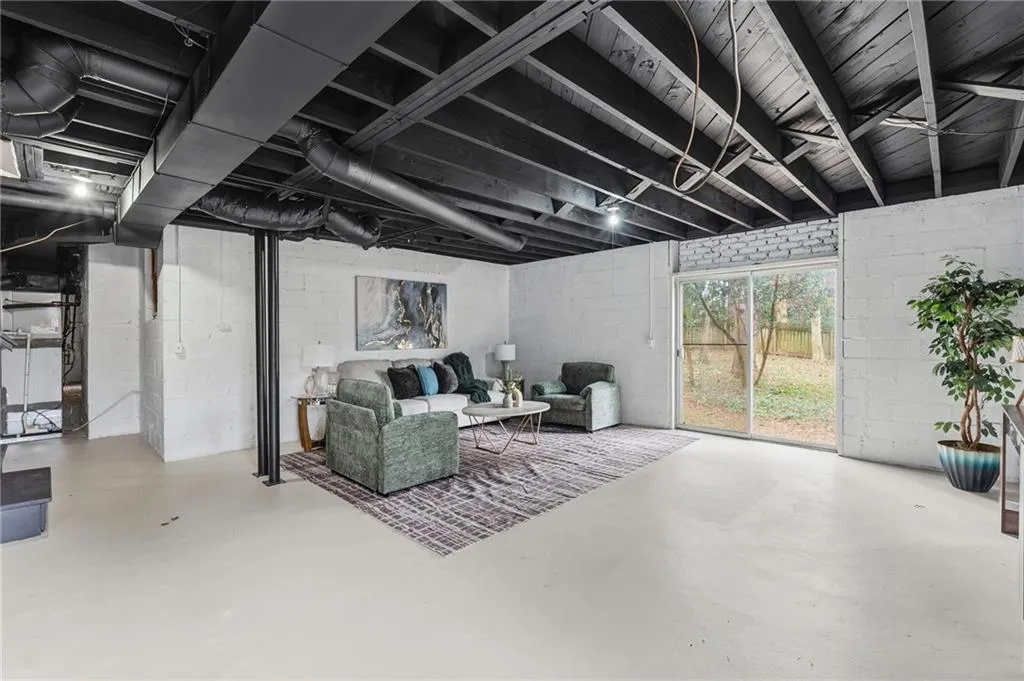 585 Spalding Drive, Atlanta, Georgia 30328, 4 Bedrooms Bedrooms, ,3 BathroomsBathrooms,Residential,Sold,585 Spalding Drive,7709413