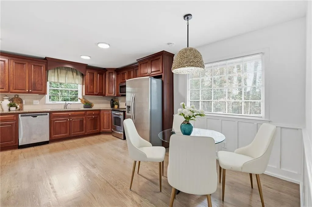 585 Spalding Drive, Atlanta, Georgia 30328, 4 Bedrooms Bedrooms, ,3 BathroomsBathrooms,Residential,Sold,585 Spalding Drive,7709413