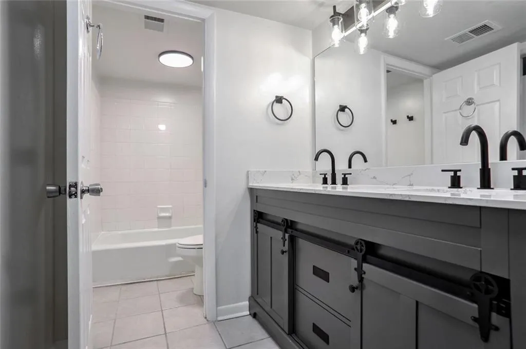1150 Collier Road Nw Unit K9, Atlanta, Georgia 30318, 1 Bedroom Bedrooms, ,1 BathroomBathrooms,Residential,For Sale,1150 Collier Road Nw Unit K9,7645074