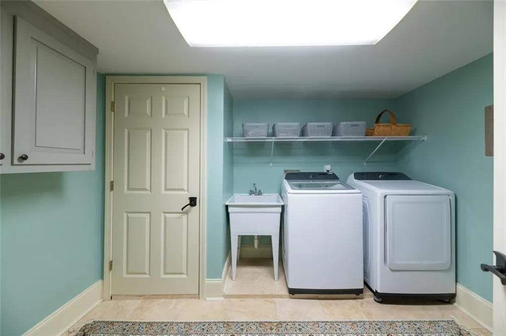 Laundry Room, plenty of storage!