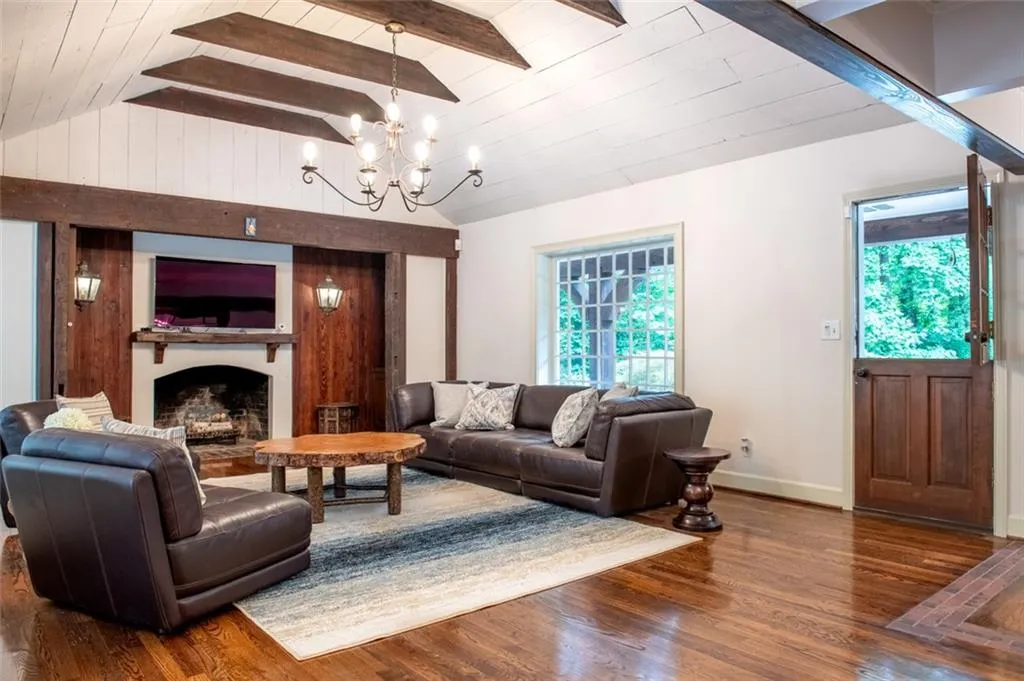 Vaulted Family Room