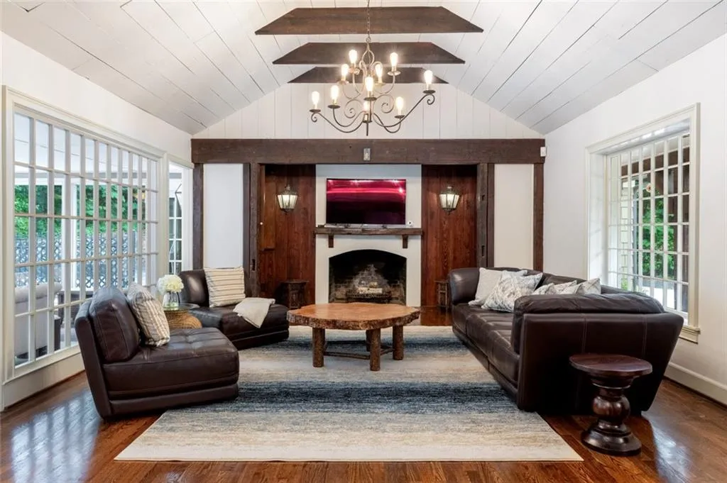Vaulted Family Room