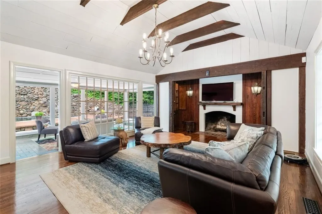 Vaulted Family Room