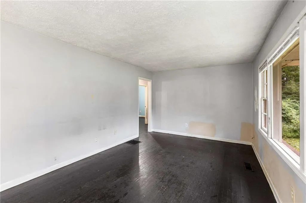 467 Park Valley Drive Nw, Atlanta, Georgia 30318, 3 Bedrooms Bedrooms, ,1 BathroomBathrooms,Residential,For Sale,467 Park Valley Drive Nw,7660278