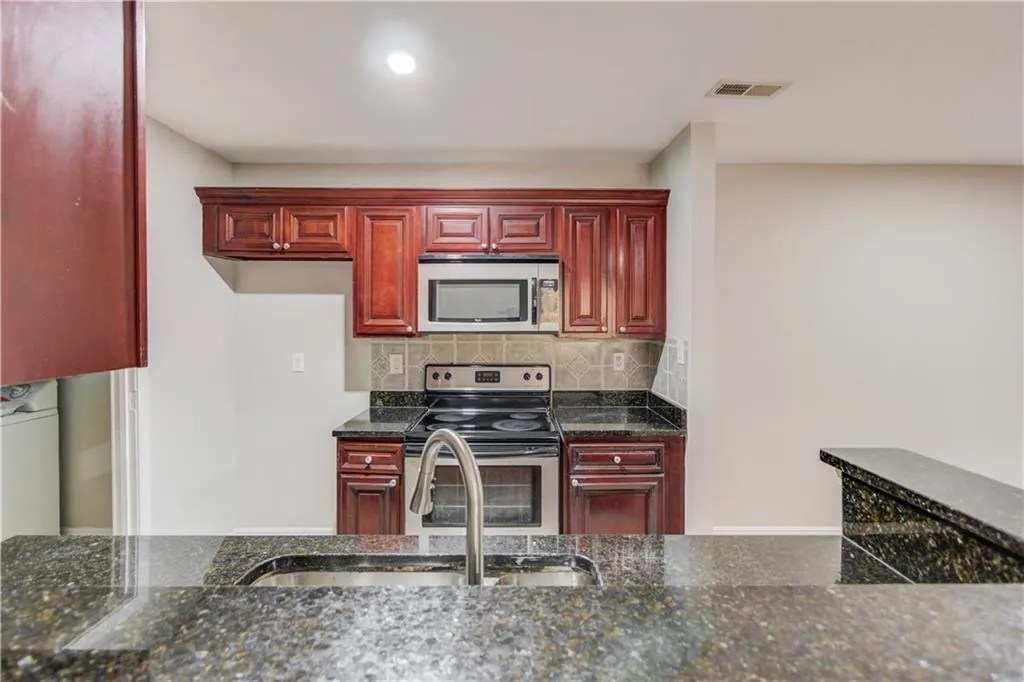 6112 Santa Fe Parkway, Sandy Springs, Georgia 30350, 3 Bedrooms Bedrooms, ,2 BathroomsBathrooms,Residential,Sold,6112 Santa Fe Parkway,6978695