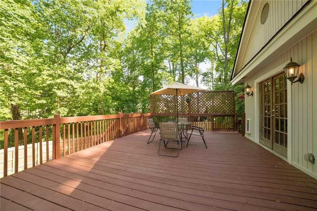 6326 Long Island Court, Sandy Springs, Georgia 30328, 3 Bedrooms Bedrooms, ,2 BathroomsBathrooms,Residential,Sold,6326 Long Island Court,6005939